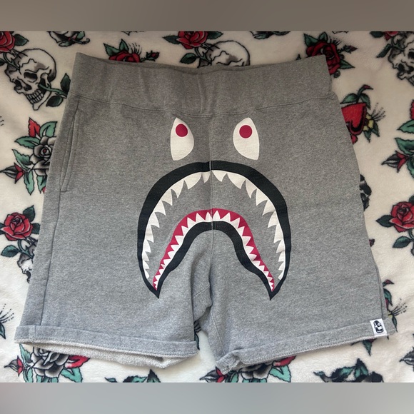 Authentic BAPE Shark Camo Back Pocket Sweat shorts -Size Medium - Vintage